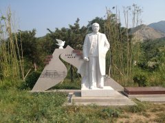 艺术碑雕|青山绿水间，傅作义将军纪念碑熠熠生辉
